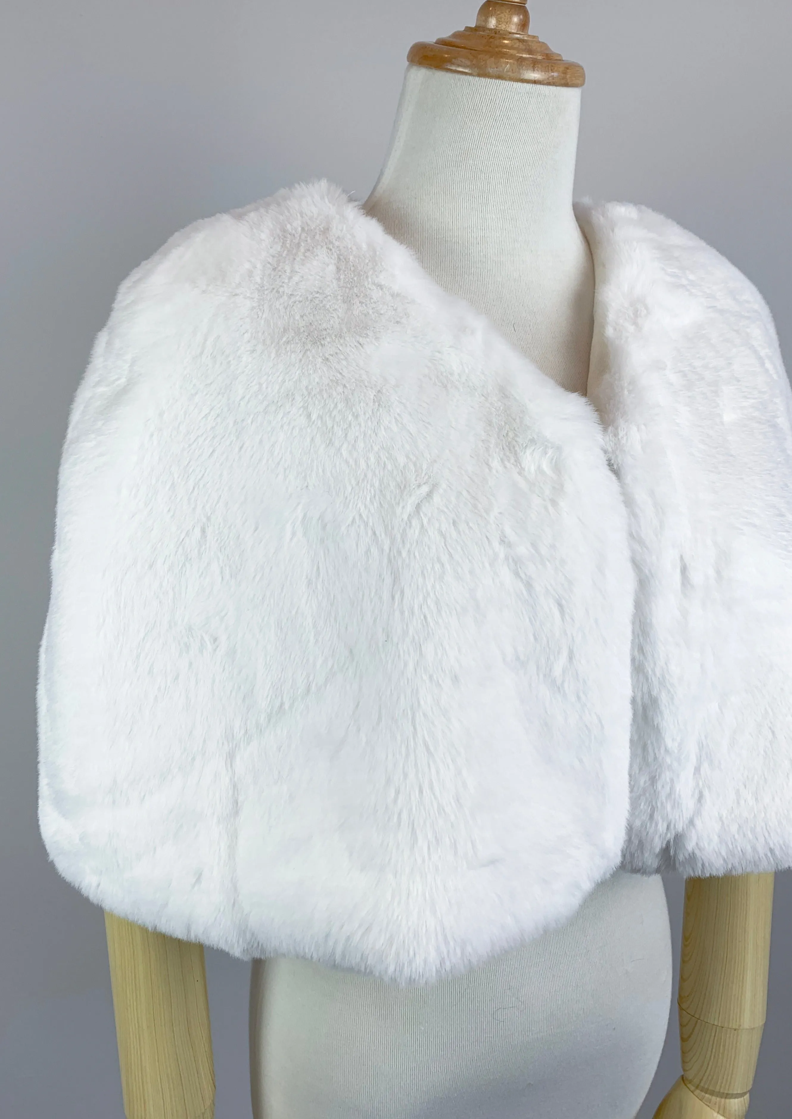 Ivory White Faux Fur Bridal Cape (Georgina Wht05)