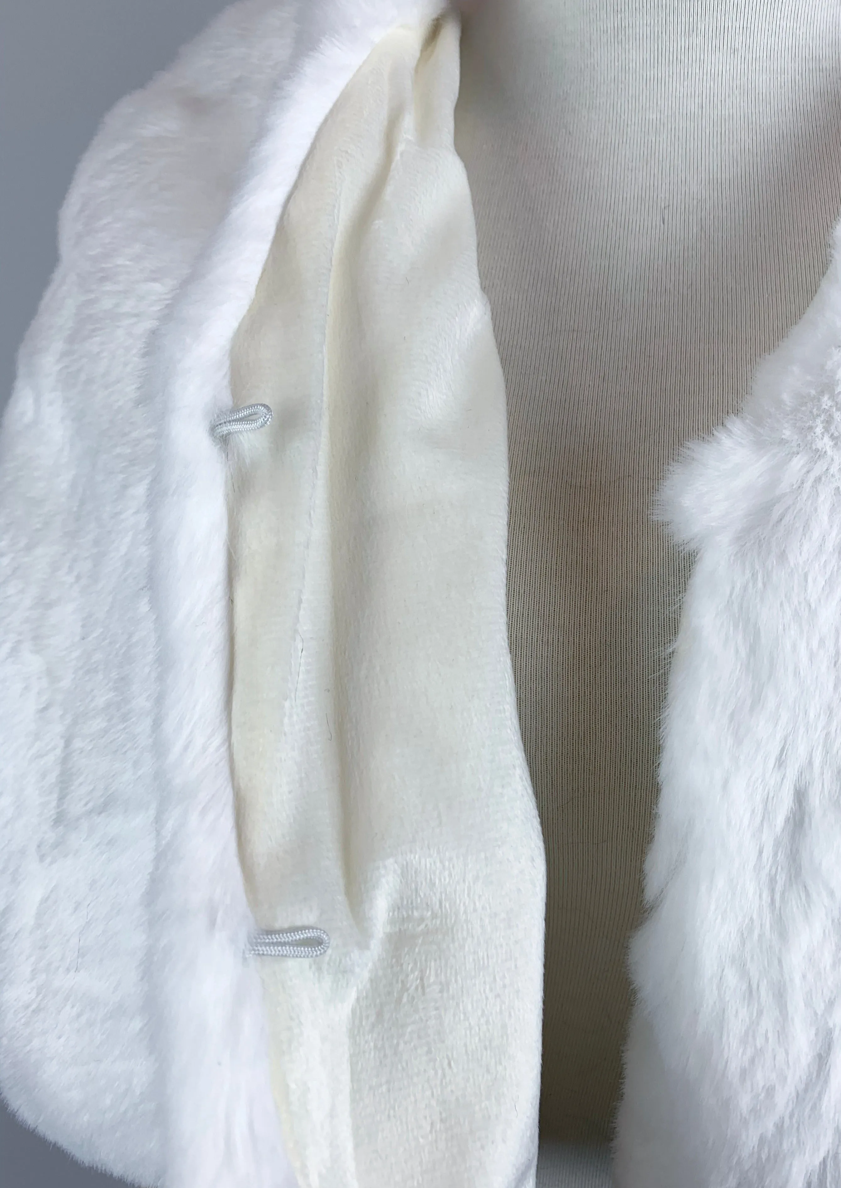 Ivory White Faux Fur Bridal Cape (Georgina Wht05)