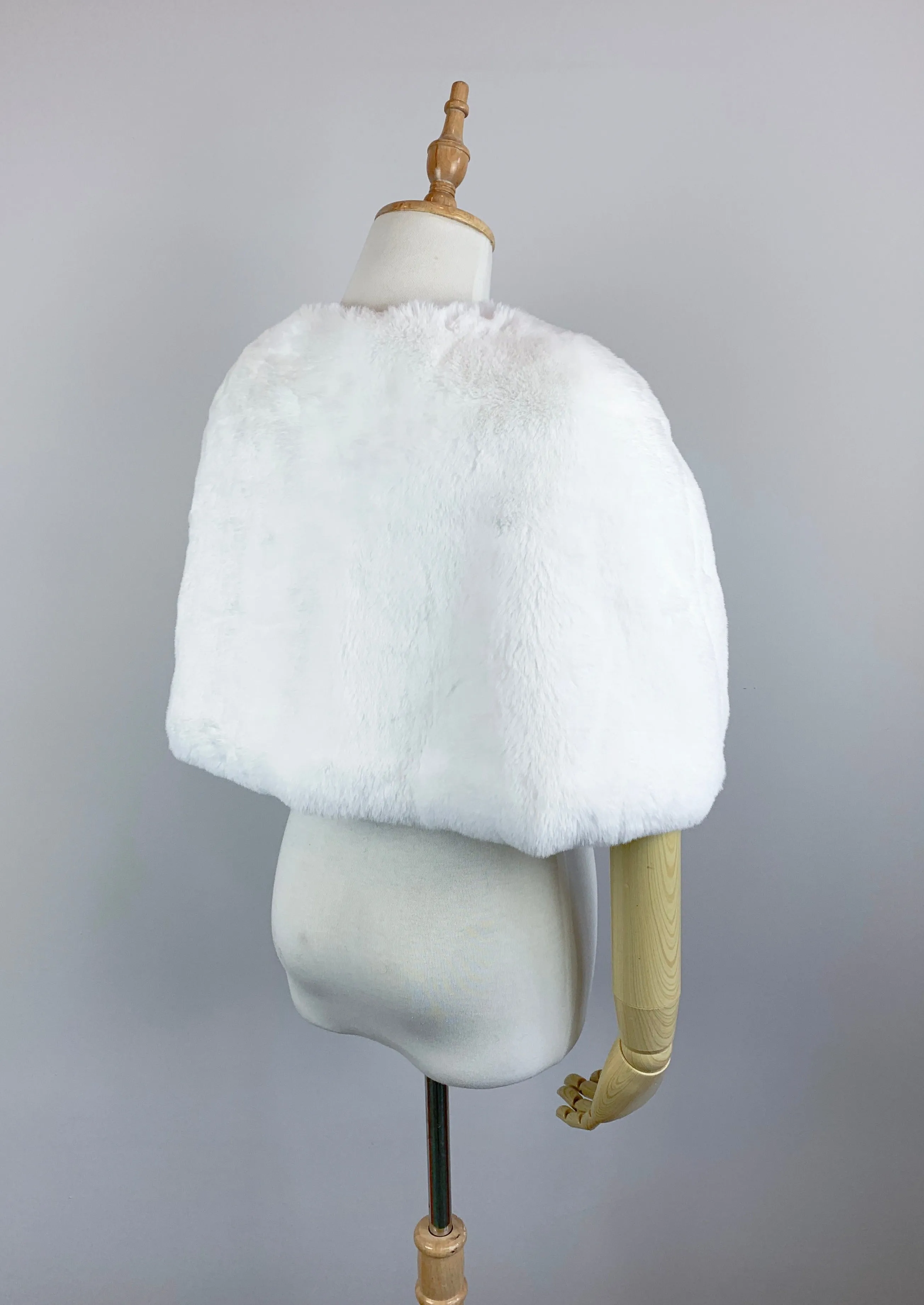 Ivory White Faux Fur Bridal Cape (Georgina Wht05)