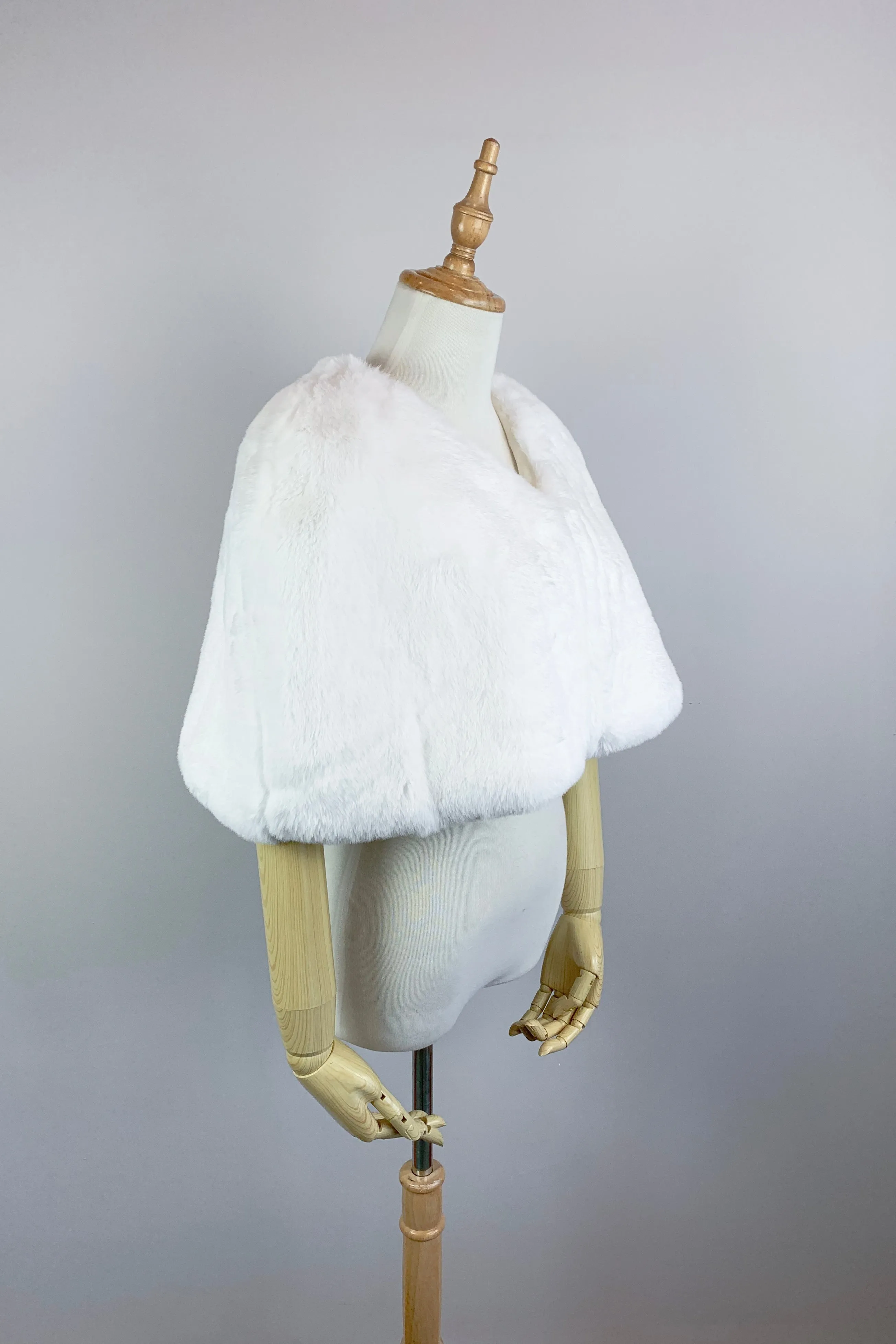 Ivory White Faux Fur Bridal Cape (Georgina Wht05)